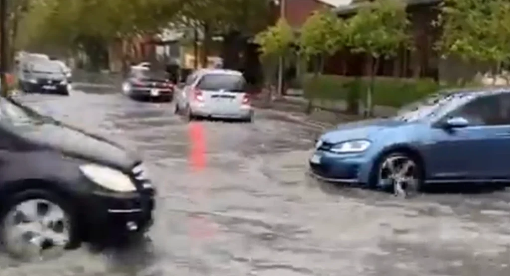 Qyteti nën ujë/ Pamjet e fundit nga Durrësi, stuhia dhe era e fortë paskan bërë NAMIN!