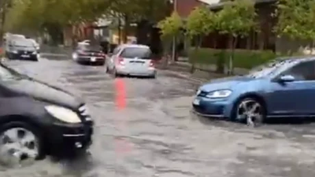 Qyteti nën ujë/ Pamjet e fundit nga Durrësi, stuhia dhe era e fortë paskan bërë NAMIN!