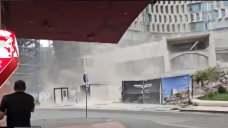 “Çmendet” moti! Stuhi e fortë shiu në kryeqytet, era merr para karrige e…