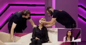 “Varfëria më detyroi!”/ Vajza i dëgjon zërin për herë të parë, nënës i bie të fikët gjatë rrëfimit