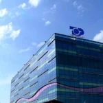 E bujshme në TCH! Dy moderatoret e njohur shkëmbejnë puthje në buzë