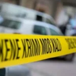 Thellohet dhimbja! Dy vëllezërit u vr*në në derë të shtëpisë, para 3 ditësh kishin v*rrosur të atin