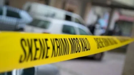 Thellohet dhimbja! Dy vëllezërit u vr*në në derë të shtëpisë, para 3 ditësh kishin v*rrosur të atin