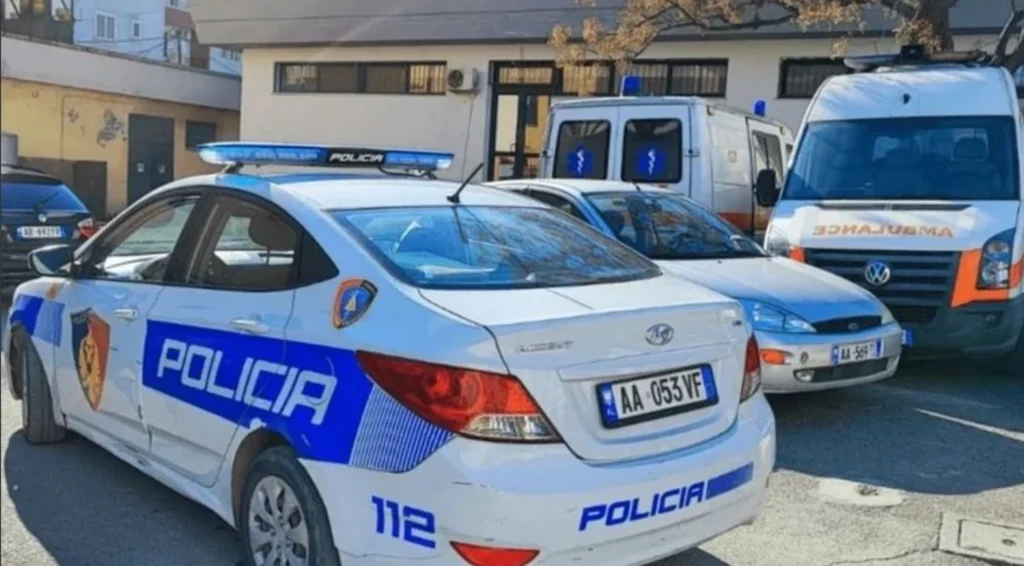 Tronditëse/ Gjendet trupi i pajetë i një 50-vjeçari brenda banesës, dyshohet se…