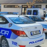 Tronditëse/ Gjendet trupi i pajetë i një 50-vjeçari brenda banesës, dyshohet se…