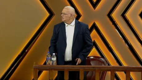 “Më gënjyen, më mashtruan!” Tronditet studioja, babai shan rëndë vajzën