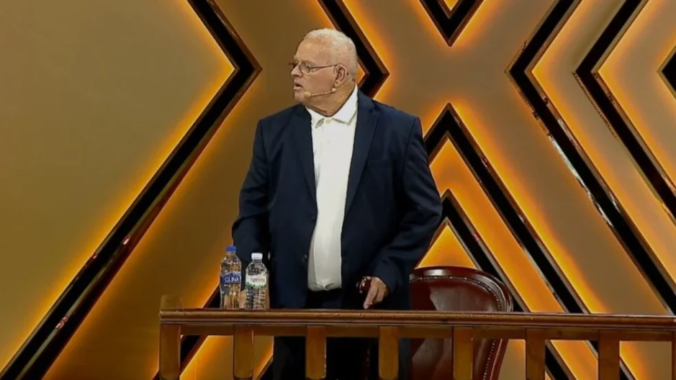 “Më gënjyen, më mashtruan!” Tronditet studioja, babai shan rëndë vajzën