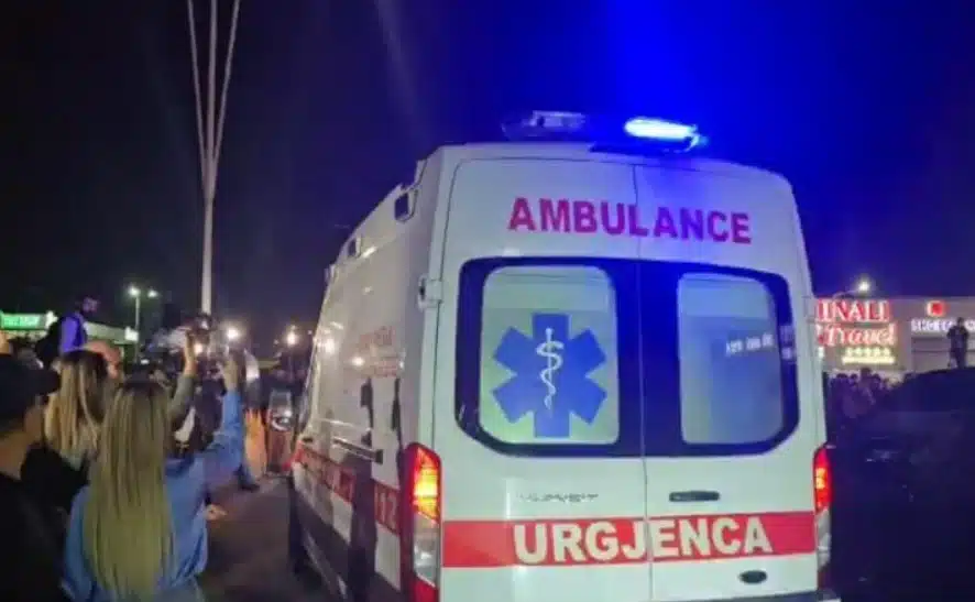 E TMERRSHME! Gjendet i vd*kur në makinë një person në vend, parkuar në korsinë e emergjencës