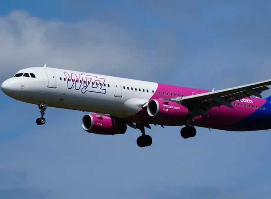 Panik në ajër! Ishte nisur për në Tiranë, avioni bënë kthimin emergjent: Thuhet se 5 persona h…