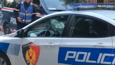 Ngjarje e rende ne vend/  Gjendet i v*ekur një burrë  në sediljen e parme të makinës në korsine e emergjencës…