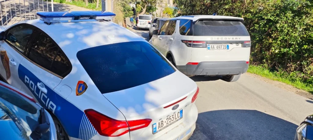 LAJM I FUNDIT/ Krim në familje në vend, djali vr*t babanë