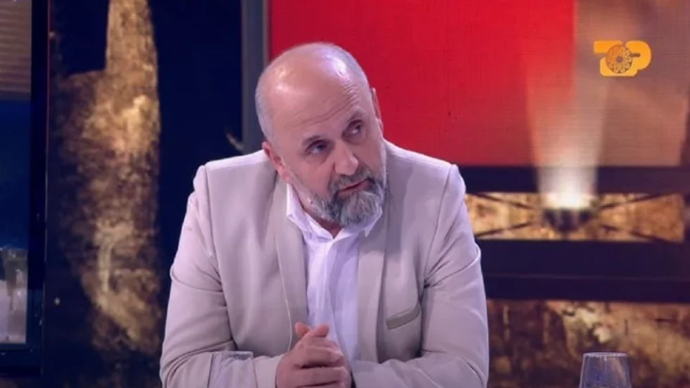 Alfred Cako sulmon Fatos Nanon pas vdekjes: I neveritshëm, vr*sës dhe…