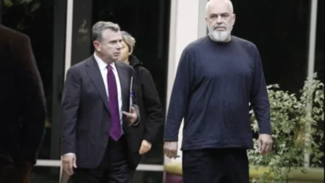 Mbledhja urgjente 90 minutshe! Zbulohen POROSITË që u dha Rama deputetëve të PS: Pavarësisht situatës nga Kushtetuesja…