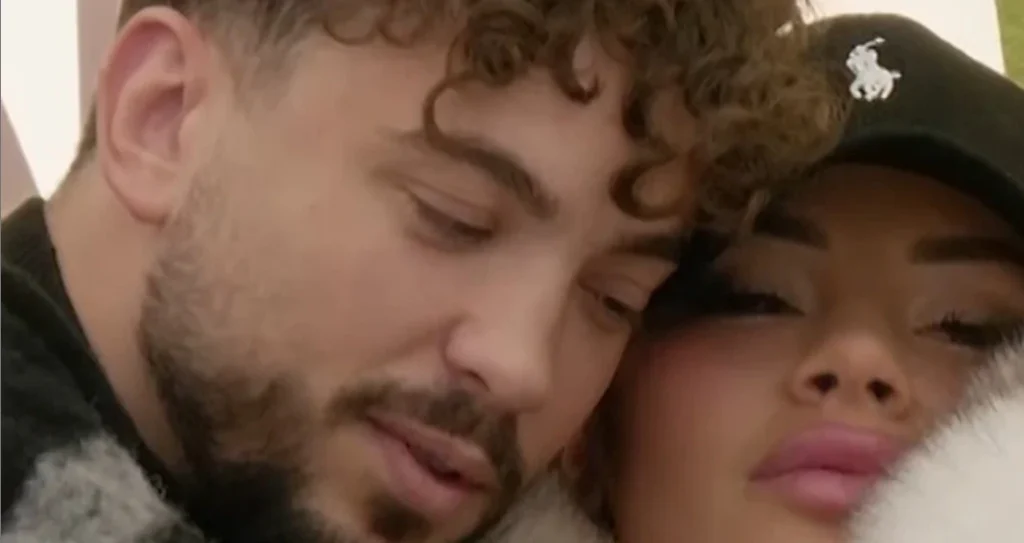 Më në fund: Toney ia rrëmben puthjen Benitës