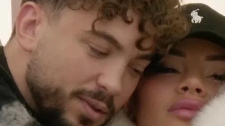 Më në fund: Toney ia rrëmben puthjen Benitës