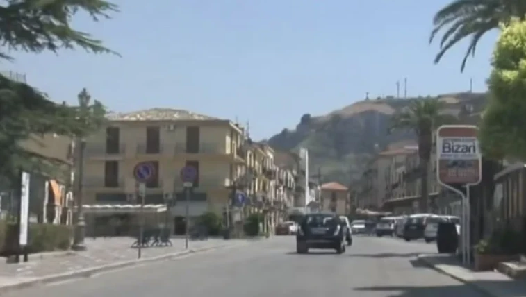 E TMERRSHME! Nëna mb*t me litar të bijën, më pas vetëvr*tet dhe vet