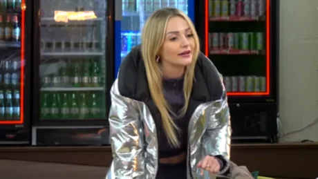 Kush ti blen rrobat?”/ Pas akuzave të FORTA të Rogertit, REAGON familja e Selin