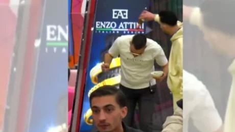 “Ke ardhur gjatë gjithë kohës duke mu fërkuar”/ Debat i ashpër në shtëpinë e Big Brother, Kristi lag me birrë banorin e ri (Video)